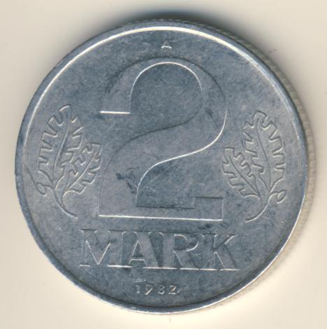 Гдр 1982. 1982 Год герб. Монета ГДР 2 марки Spielgeld. Сколько стоит 1 марка 1982 года. GDR C.