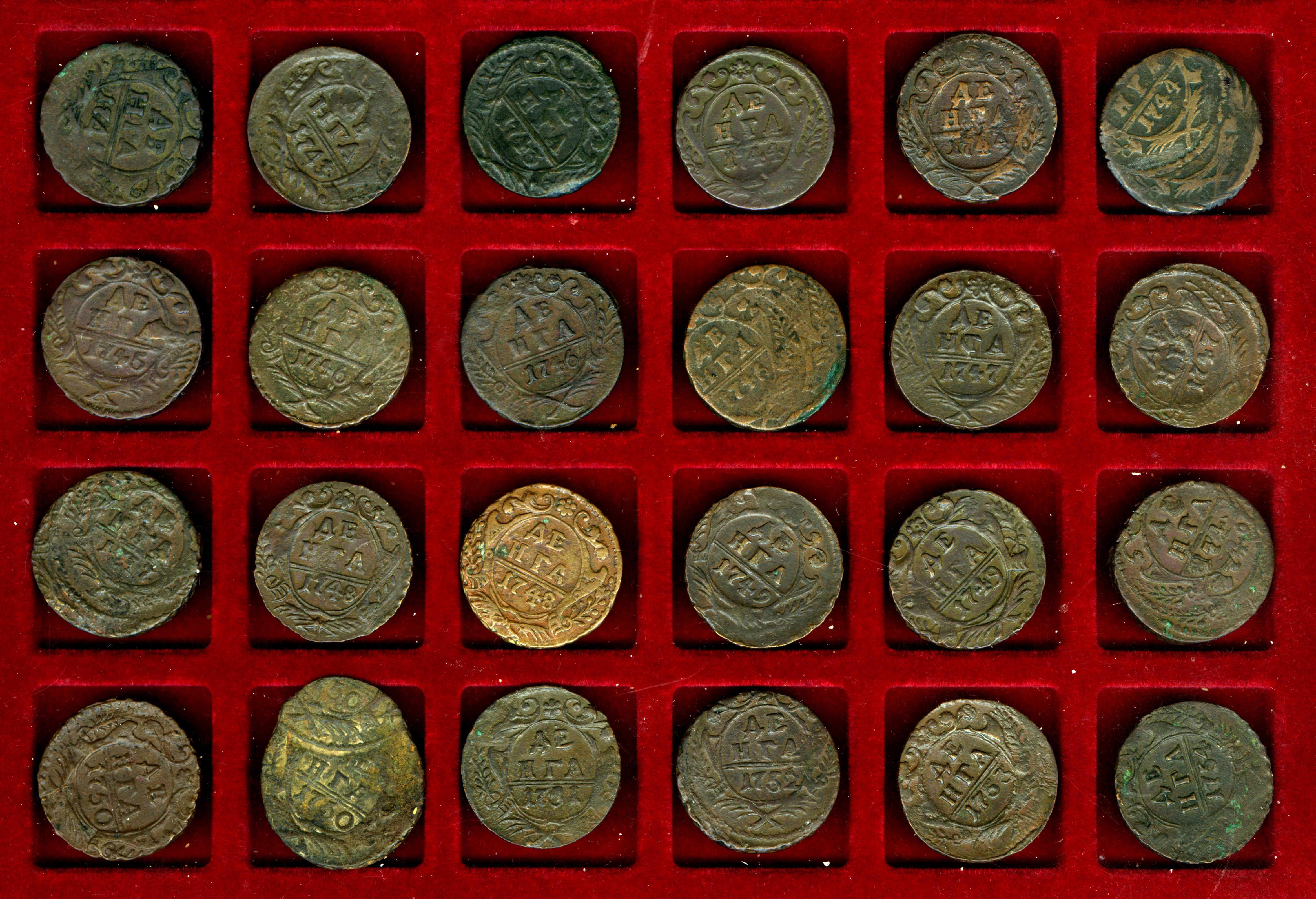 Коллекционер монет интернет. Коллекция монет. Коллекция старинных монет. Нумизмат монеты. Коллекционер монет.