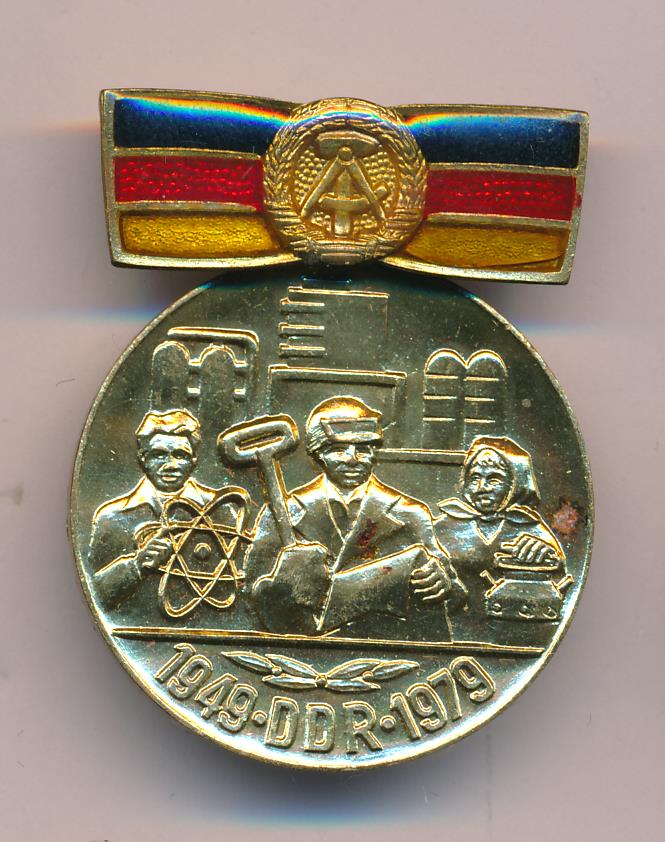 Награды гдр. Медаль ГДР 1949-1969. Медали ГДР. Медали Штази ГДР. День образования ГДР.