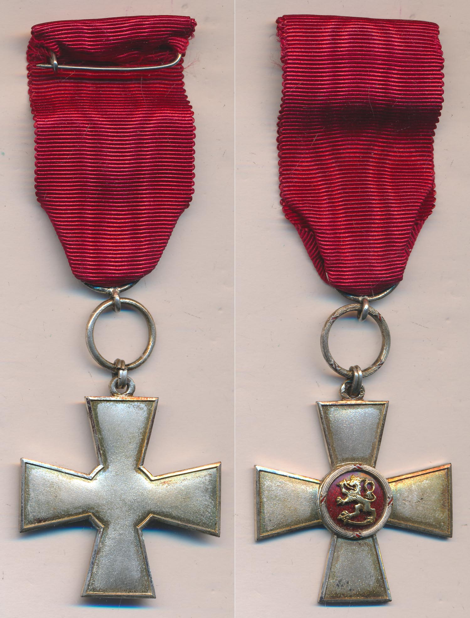 орден святого георгия солдатский. медаль мвд 200 лет георгиевскому кресту. норвежские золотые медали красного креста. георгиевский крест крест 4й степени. орден мужества и железный крест.