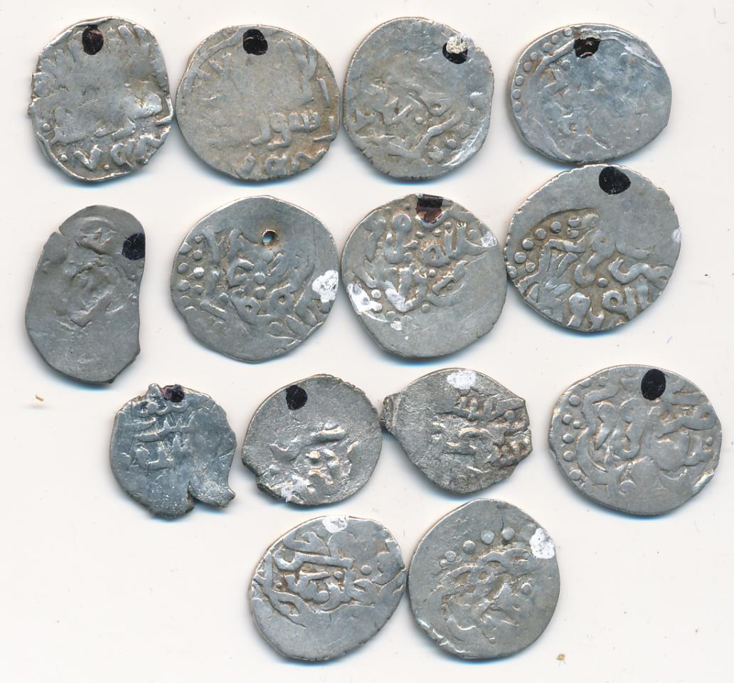 Монеты с отверстием. Серебряная монета с дыркой. Старинные монеты с отверстиями. Древние монеты с дырками. Древние монеты с отверстием.