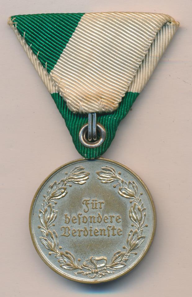 Награда за особые заслуги. Медаль «за особые воинские заслуги» (1910). Орден за особые заслуги перед начальством. Австрия орден за заслуги. Медаль за особые достижения.